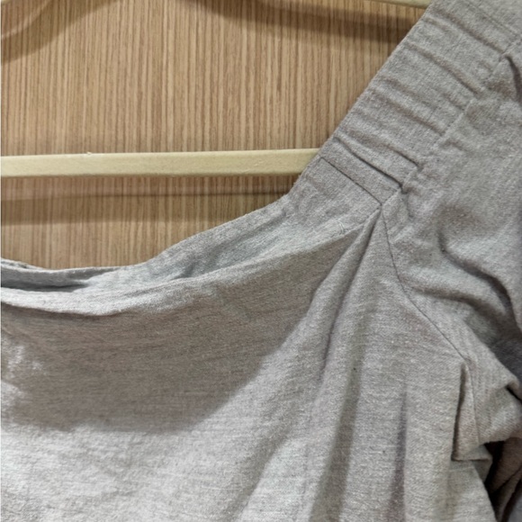 Club Monaco Off the Shoulder blouse - Picture 6 of 7